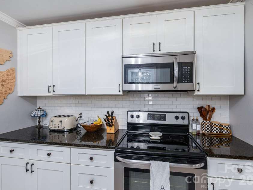 206 Cedar Street, Belmont, NC 28012.  MLS# CAR4402162, YatesRealty ID 37614. 