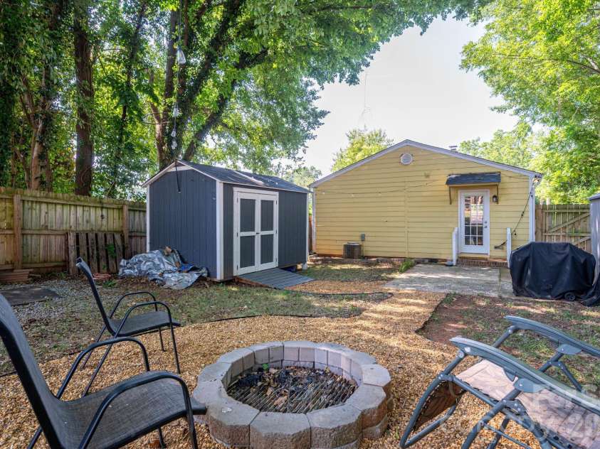 206 Cedar Street, Belmont, NC 28012.  MLS# CAR4402162, YatesRealty ID 37614. 