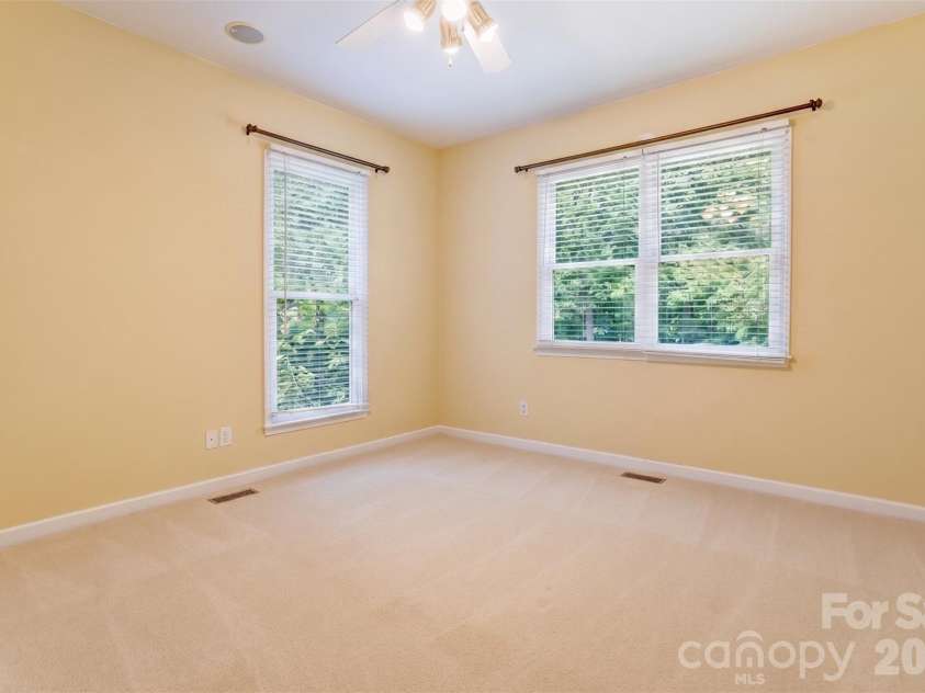 6015 Graburns Ford Drive, Charlotte, NC 28269.  MLS# CAR4402228, YatesRealty ID 37615. 