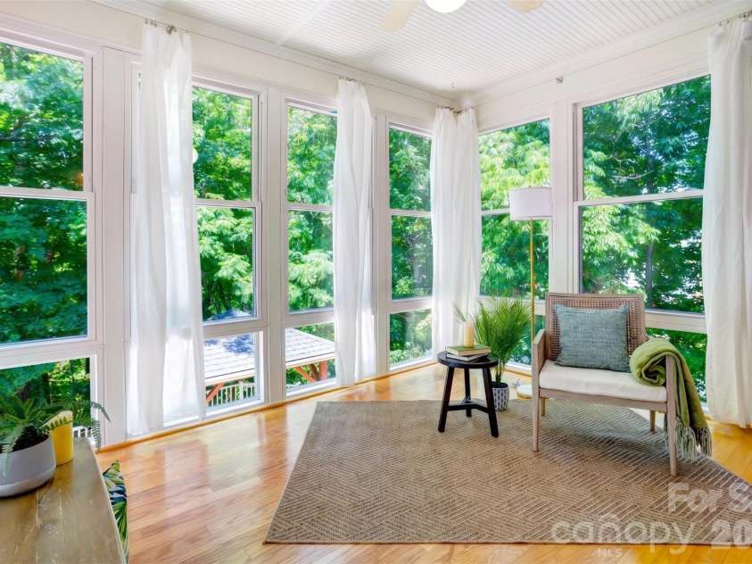 6015 Graburns Ford Drive, Charlotte, NC 28269.  MLS# CAR4402228, YatesRealty ID 37615. 