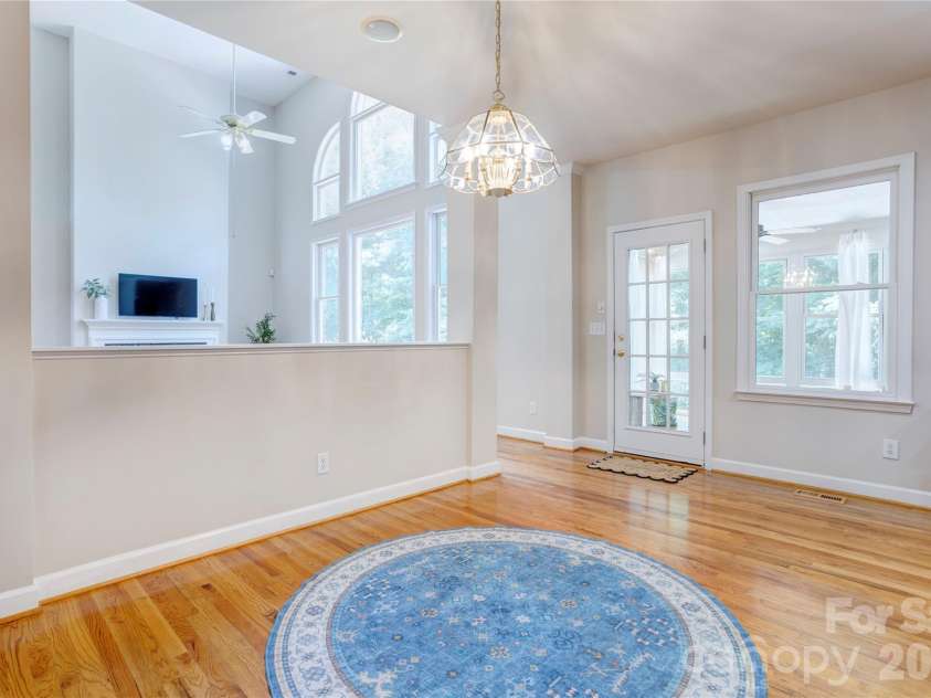 6015 Graburns Ford Drive, Charlotte, NC 28269.  MLS# CAR4402228, YatesRealty ID 37615. Enjoy breakfast here