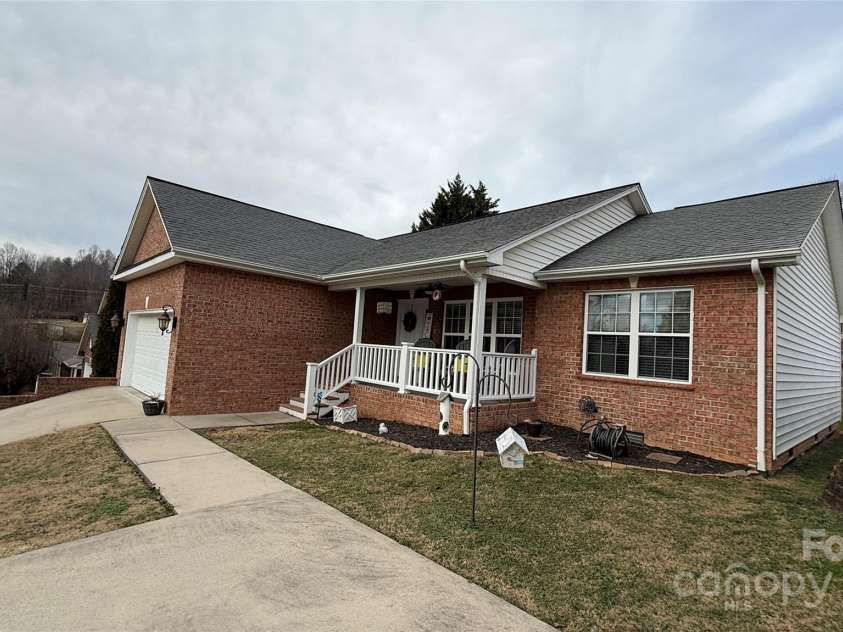 1140 Stephenson Court, Lenoir, NC 28645.  MLS# CAR4332132, YatesRealty ID 3762. 