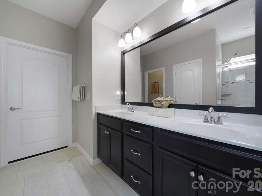 530 Livingston Drive, Lancaster, SC 29720.  MLS# CAR4402657, YatesRealty ID 37620. 