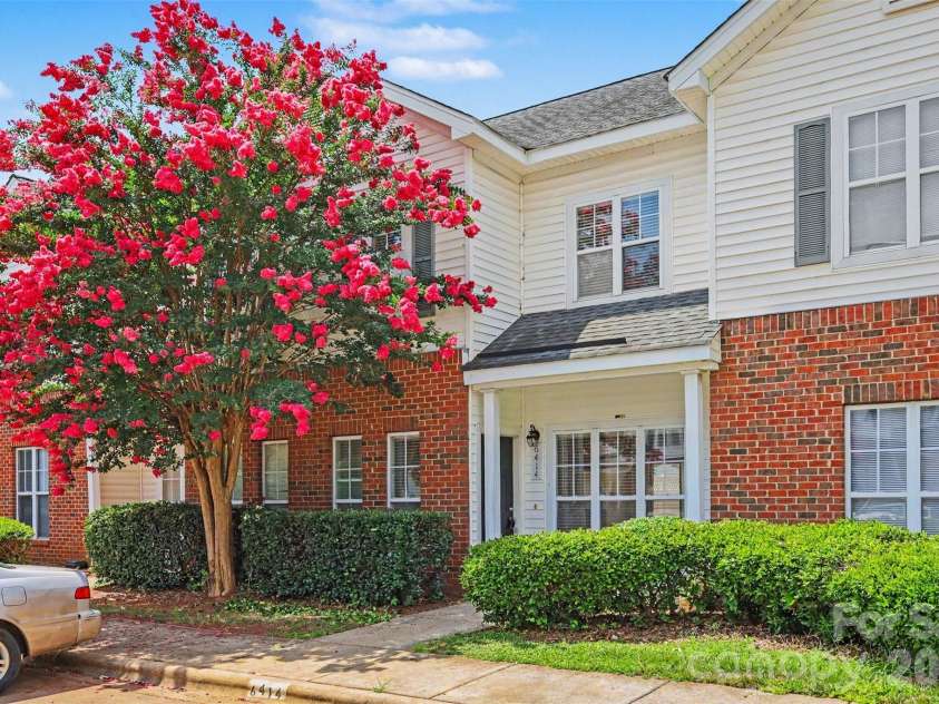 6414 Mallard View Lane, Charlotte, NC 28269.  MLS# CAR4401779, YatesRealty ID 37621. 