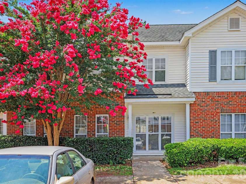 6414 Mallard View Lane, Charlotte, NC 28269.  MLS# CAR4401779, YatesRealty ID 37621. 