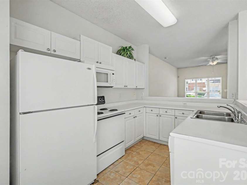 6414 Mallard View Lane, Charlotte, NC 28269.  MLS# CAR4401779, YatesRealty ID 37621. 