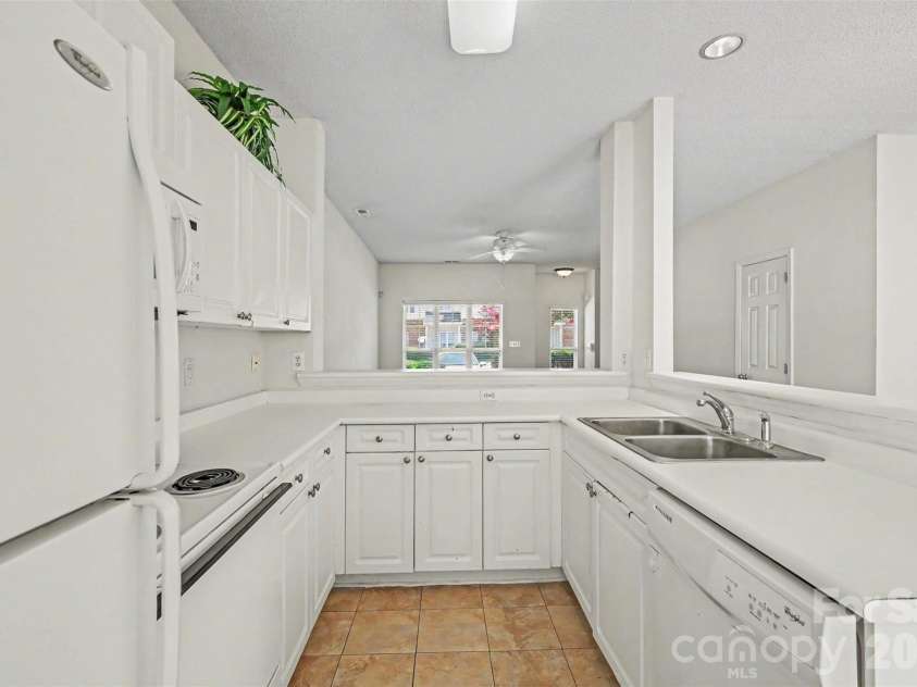 6414 Mallard View Lane, Charlotte, NC 28269.  MLS# CAR4401779, YatesRealty ID 37621. 