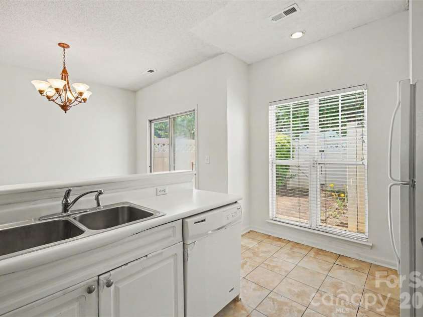 6414 Mallard View Lane, Charlotte, NC 28269.  MLS# CAR4401779, YatesRealty ID 37621. 