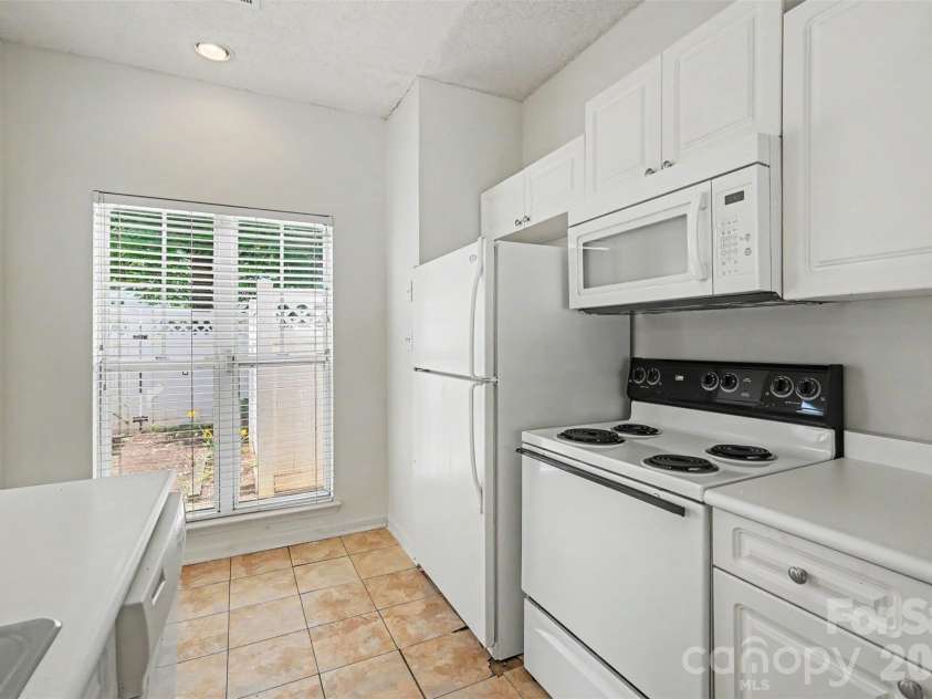 6414 Mallard View Lane, Charlotte, NC 28269.  MLS# CAR4401779, YatesRealty ID 37621. 