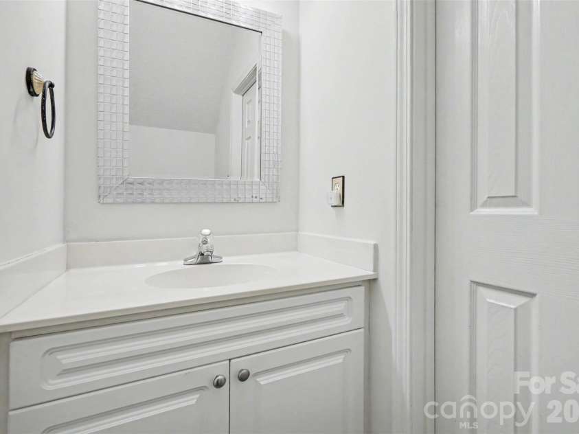 6414 Mallard View Lane, Charlotte, NC 28269.  MLS# CAR4401779, YatesRealty ID 37621. 