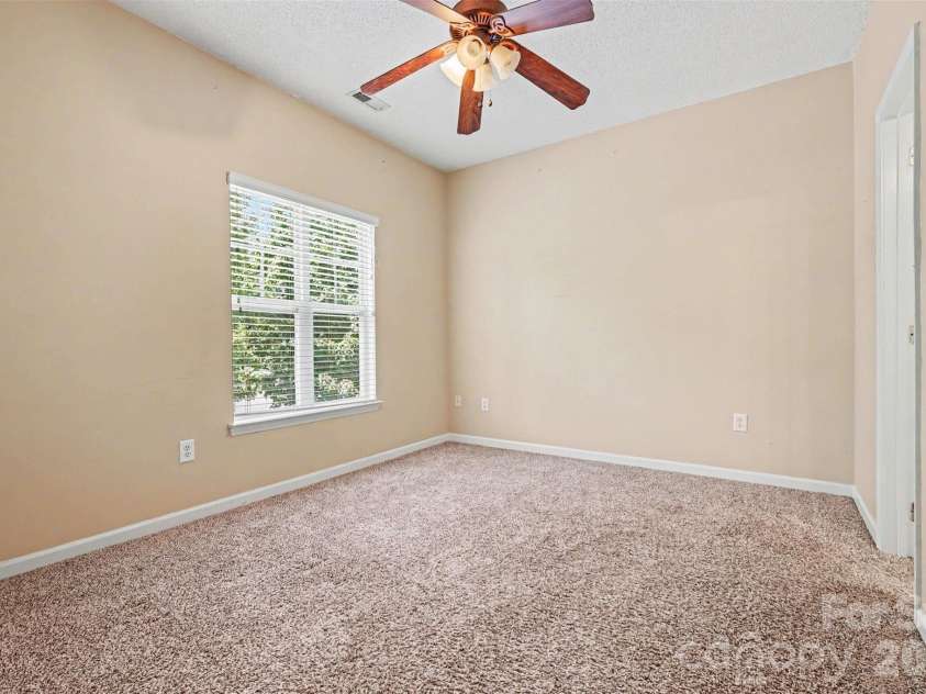 6414 Mallard View Lane, Charlotte, NC 28269.  MLS# CAR4401779, YatesRealty ID 37621. 