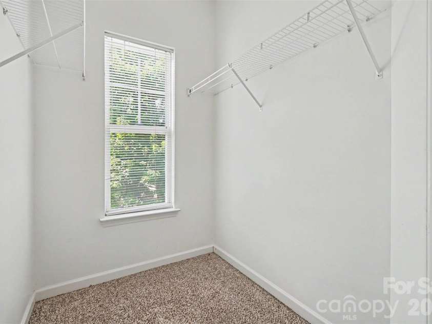 6414 Mallard View Lane, Charlotte, NC 28269.  MLS# CAR4401779, YatesRealty ID 37621. 