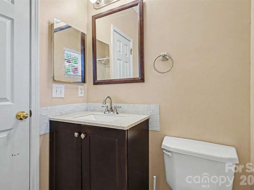 6414 Mallard View Lane, Charlotte, NC 28269.  MLS# CAR4401779, YatesRealty ID 37621. 