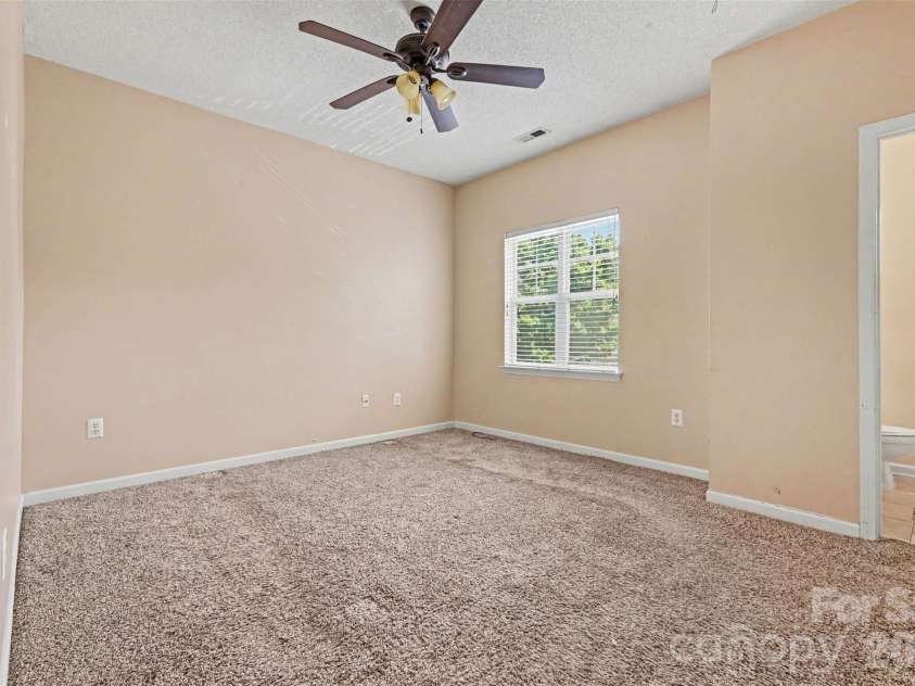 6414 Mallard View Lane, Charlotte, NC 28269.  MLS# CAR4401779, YatesRealty ID 37621. 