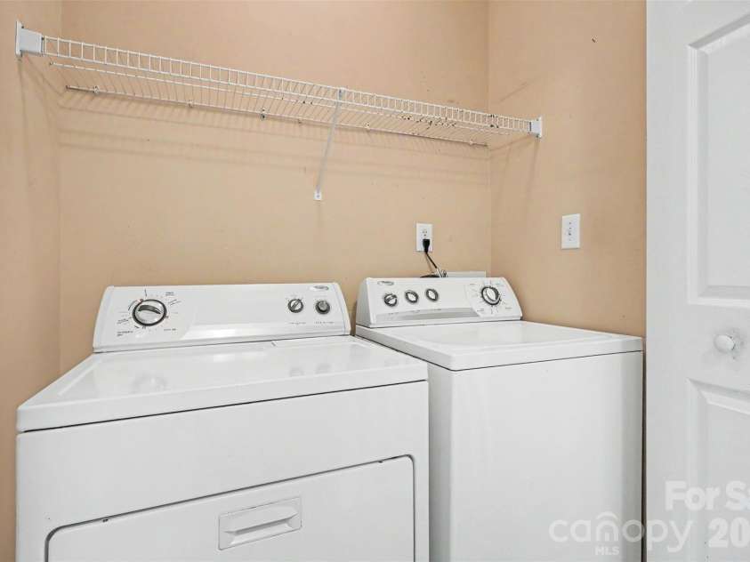 6414 Mallard View Lane, Charlotte, NC 28269.  MLS# CAR4401779, YatesRealty ID 37621. 