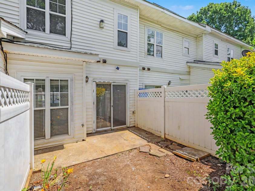 6414 Mallard View Lane, Charlotte, NC 28269.  MLS# CAR4401779, YatesRealty ID 37621. 