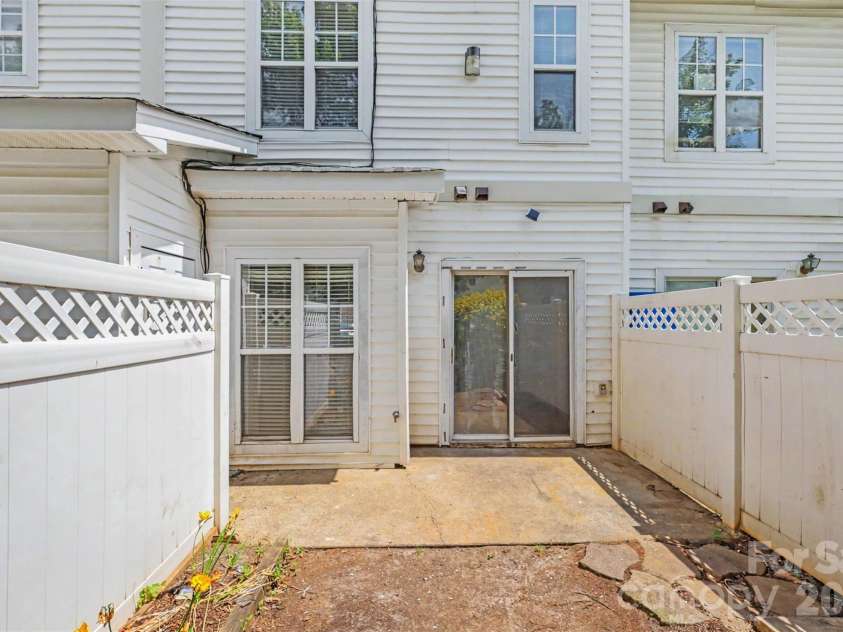 6414 Mallard View Lane, Charlotte, NC 28269.  MLS# CAR4401779, YatesRealty ID 37621. 