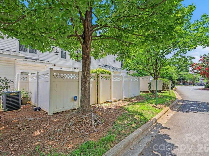 6414 Mallard View Lane, Charlotte, NC 28269.  MLS# CAR4401779, YatesRealty ID 37621. 