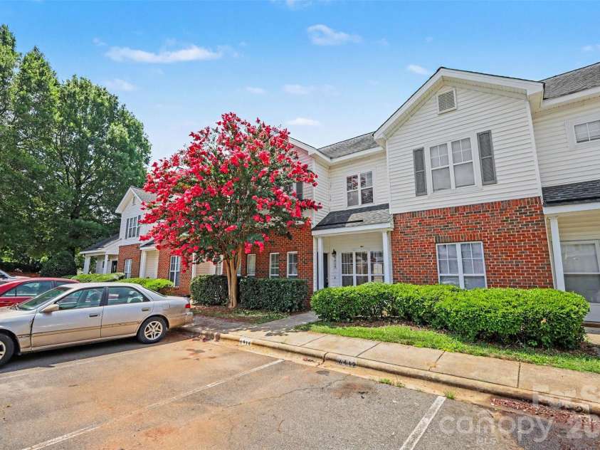 6414 Mallard View Lane, Charlotte, NC 28269.  MLS# CAR4401779, YatesRealty ID 37621. 