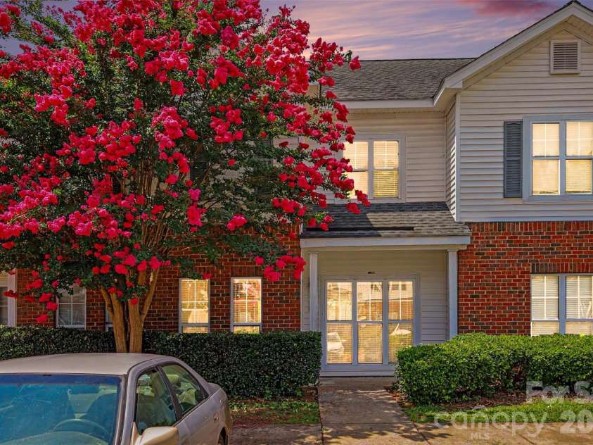 6414 Mallard View Lane, Charlotte, NC 28269.  MLS# CAR4401779, YatesRealty ID 37621. 