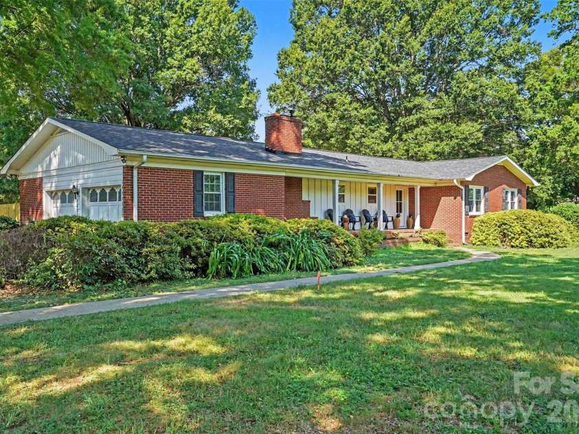 12620 Idlewild Road, Matthews, NC 28105.  MLS# CAR4401903, YatesRealty ID 37622. 
