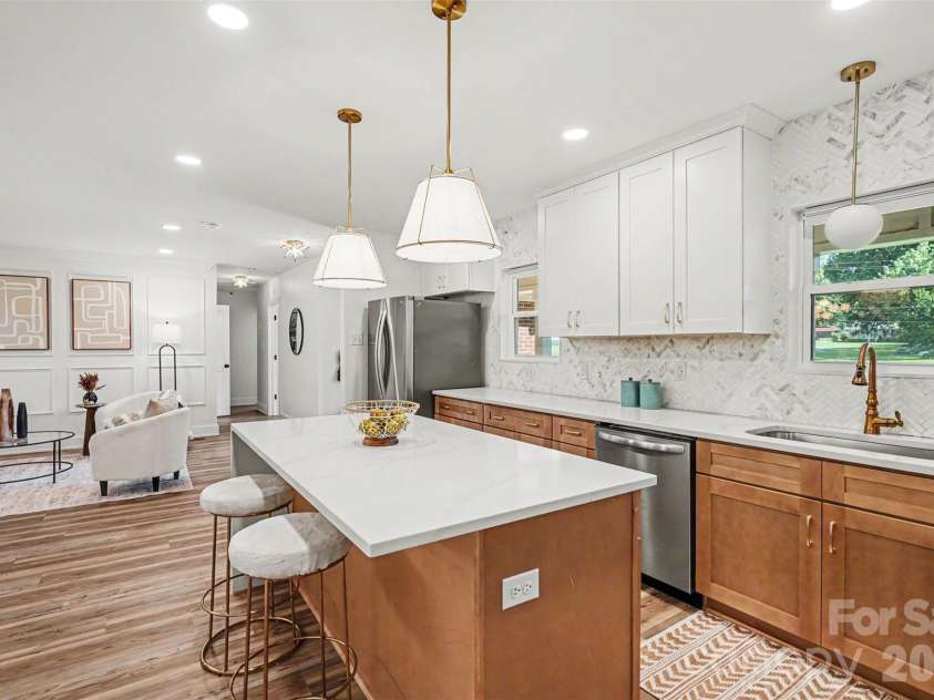 12620 Idlewild Road, Matthews, NC 28105.  MLS# CAR4401903, YatesRealty ID 37622. 