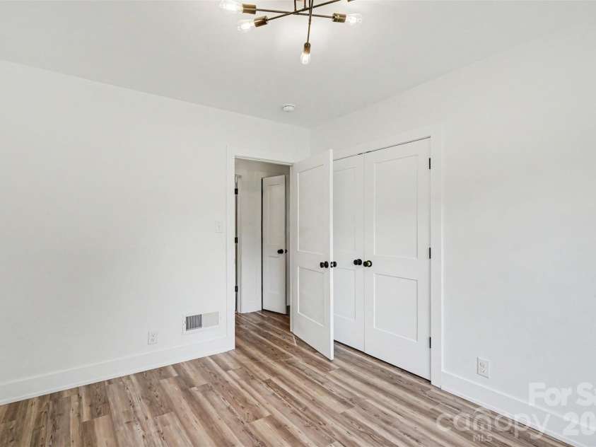 12620 Idlewild Road, Matthews, NC 28105.  MLS# CAR4401903, YatesRealty ID 37622. 
