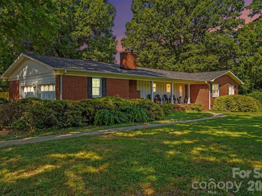 12620 Idlewild Road, Matthews, NC 28105.  MLS# CAR4401903, YatesRealty ID 37622. 