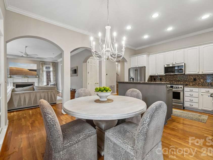 5401 Haynes Hall Place, Charlotte, NC 28270.  MLS# CAR4403065, YatesRealty ID 37623. Kitchen