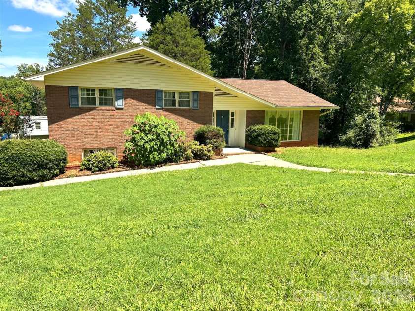 347 Hatley Circle, Concord, NC 28025.  MLS# CAR4393938, YatesRealty ID 37625. 