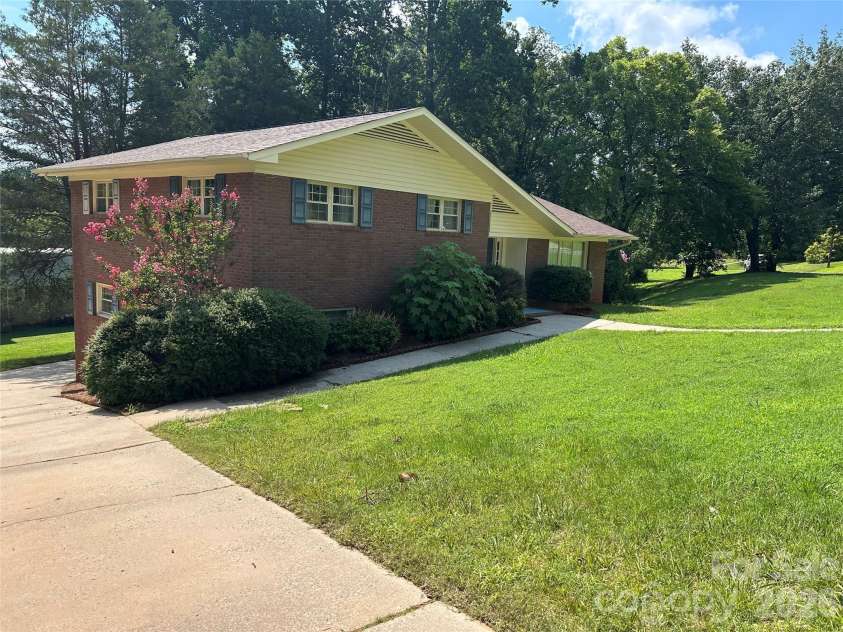 347 Hatley Circle, Concord, NC 28025.  MLS# CAR4393938, YatesRealty ID 37625. 