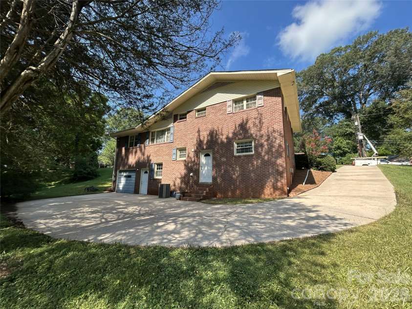 347 Hatley Circle, Concord, NC 28025.  MLS# CAR4393938, YatesRealty ID 37625. 