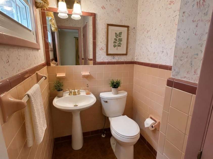 347 Hatley Circle, Concord, NC 28025.  MLS# CAR4393938, YatesRealty ID 37625. Half Bath