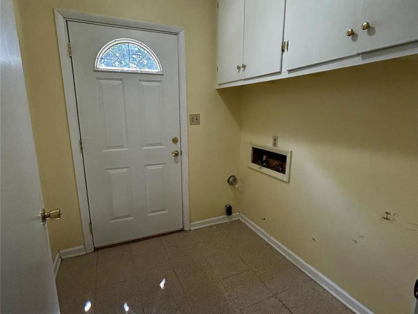 347 Hatley Circle, Concord, NC 28025.  MLS# CAR4393938, YatesRealty ID 37625. Laundry/mud room