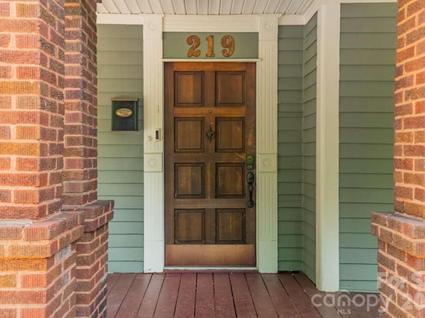 219 Park Avenue, Charlotte, NC 28203.  MLS# CAR4400851, YatesRealty ID 37626. 