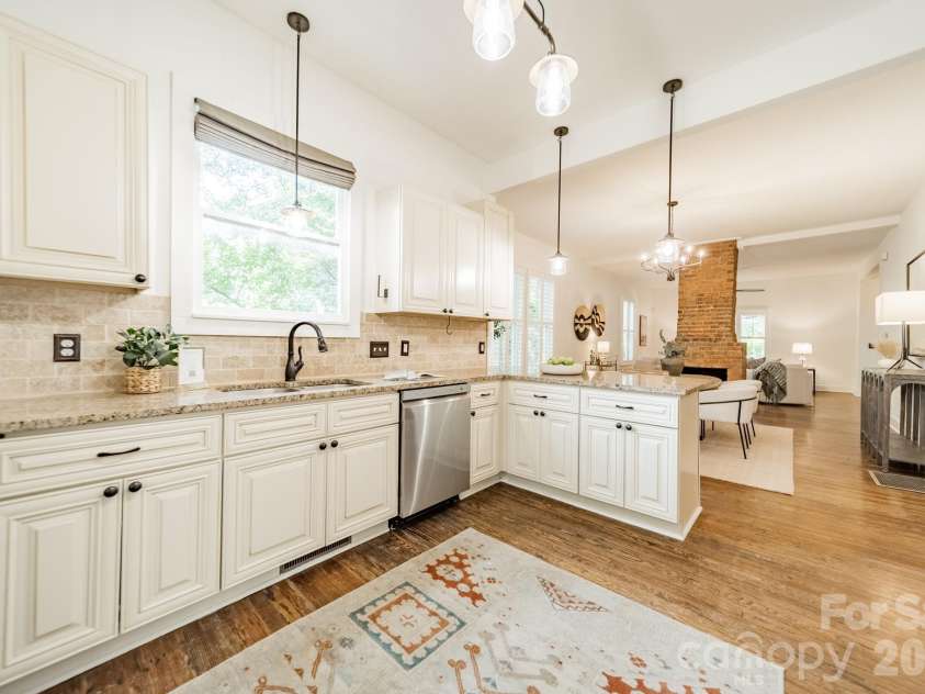 219 Park Avenue, Charlotte, NC 28203.  MLS# CAR4400851, YatesRealty ID 37626. 