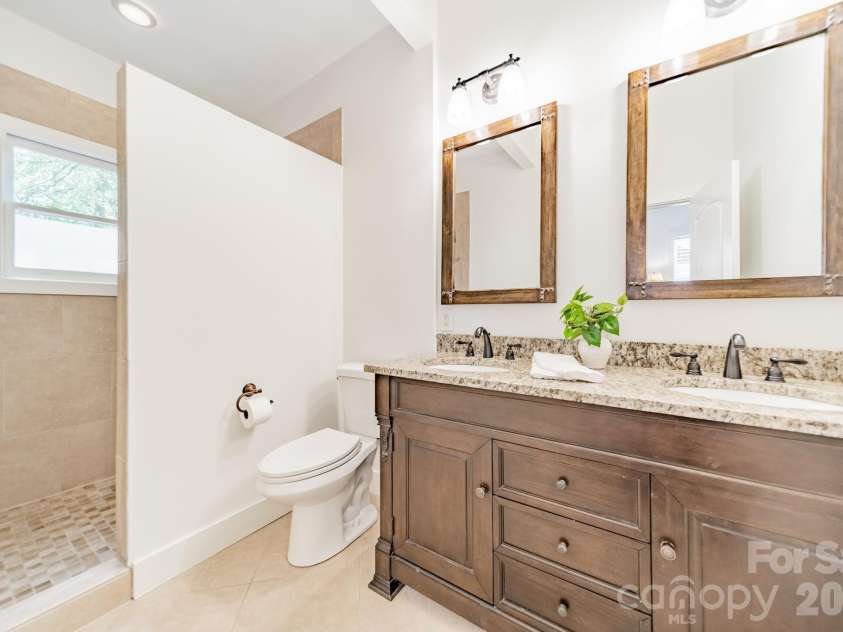 219 Park Avenue, Charlotte, NC 28203.  MLS# CAR4400851, YatesRealty ID 37626. 