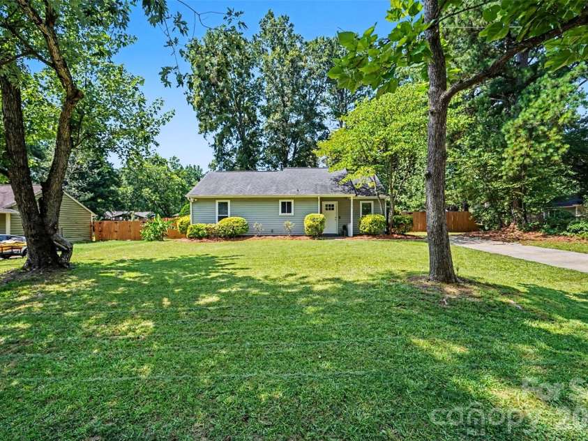 6008 Trysting Road, Charlotte, NC 28227.  MLS# CAR4396209, YatesRealty ID 37627. 