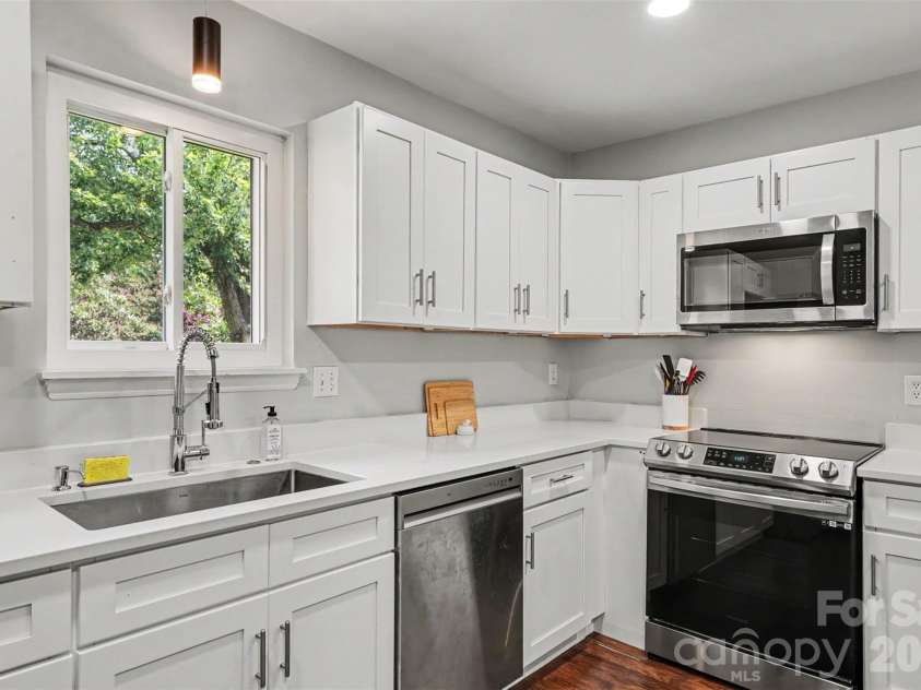 6008 Trysting Road, Charlotte, NC 28227.  MLS# CAR4396209, YatesRealty ID 37627. 