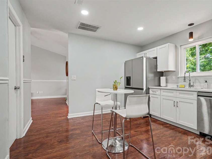 6008 Trysting Road, Charlotte, NC 28227.  MLS# CAR4396209, YatesRealty ID 37627. 