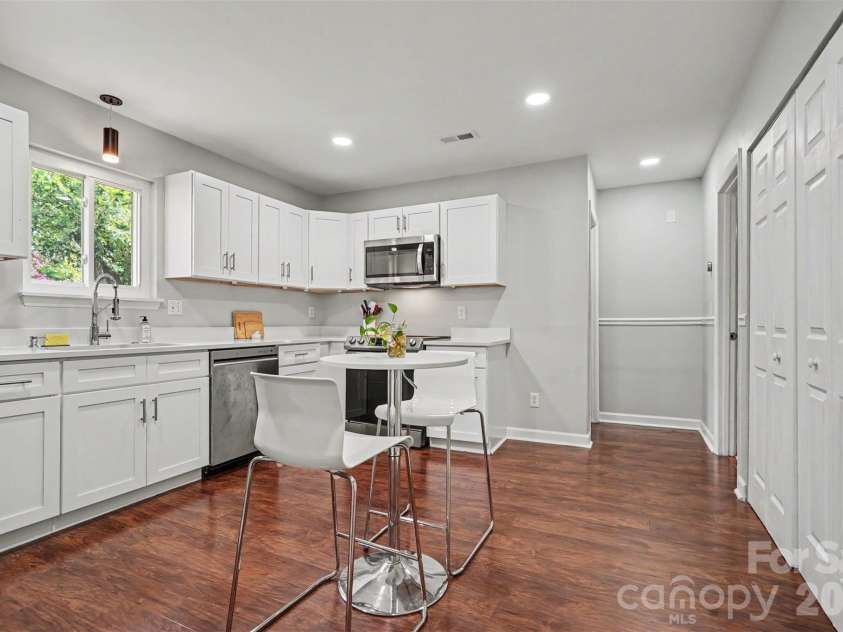 6008 Trysting Road, Charlotte, NC 28227.  MLS# CAR4396209, YatesRealty ID 37627. 