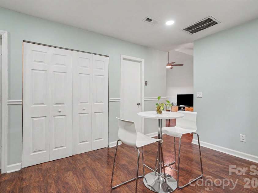 6008 Trysting Road, Charlotte, NC 28227.  MLS# CAR4396209, YatesRealty ID 37627. 