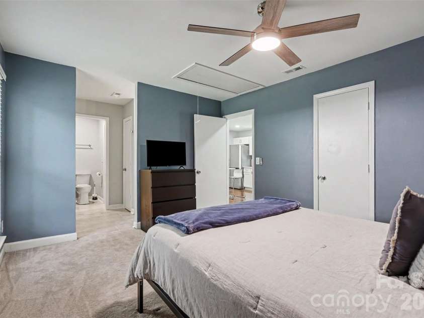 6008 Trysting Road, Charlotte, NC 28227.  MLS# CAR4396209, YatesRealty ID 37627. 