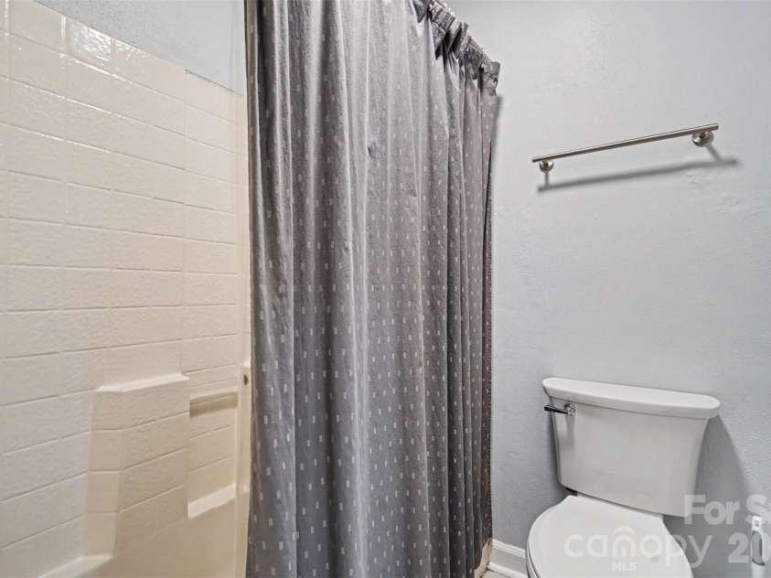 6008 Trysting Road, Charlotte, NC 28227.  MLS# CAR4396209, YatesRealty ID 37627. 