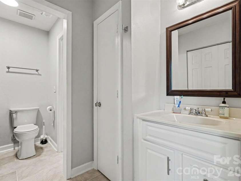 6008 Trysting Road, Charlotte, NC 28227.  MLS# CAR4396209, YatesRealty ID 37627. 