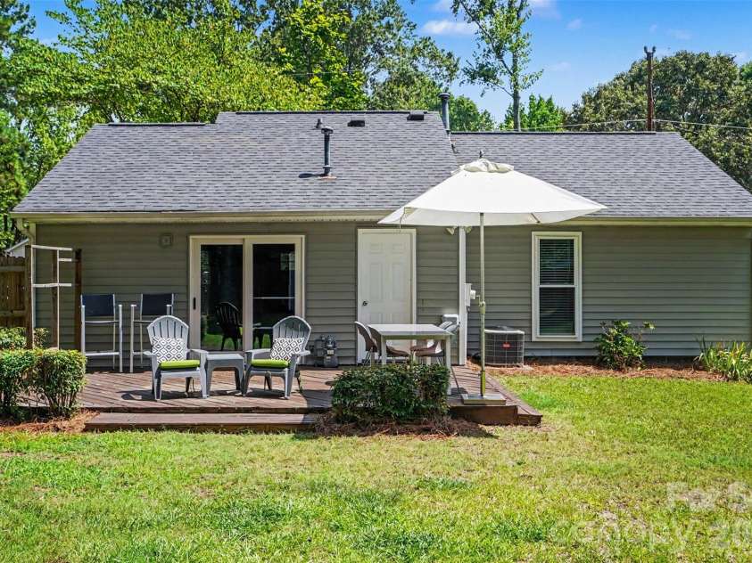 6008 Trysting Road, Charlotte, NC 28227.  MLS# CAR4396209, YatesRealty ID 37627. 