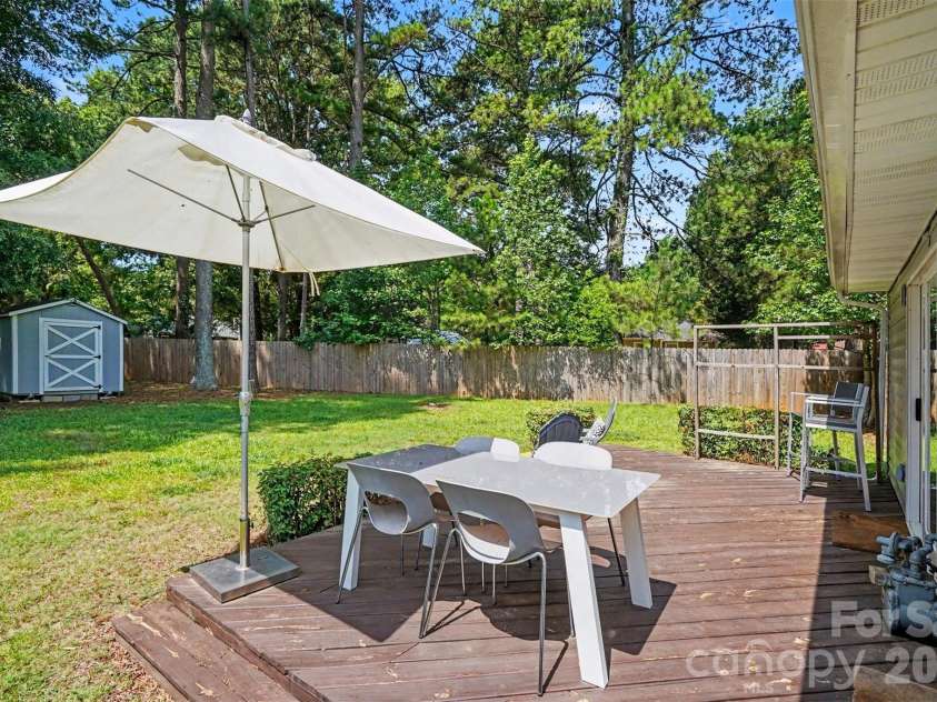 6008 Trysting Road, Charlotte, NC 28227.  MLS# CAR4396209, YatesRealty ID 37627. 