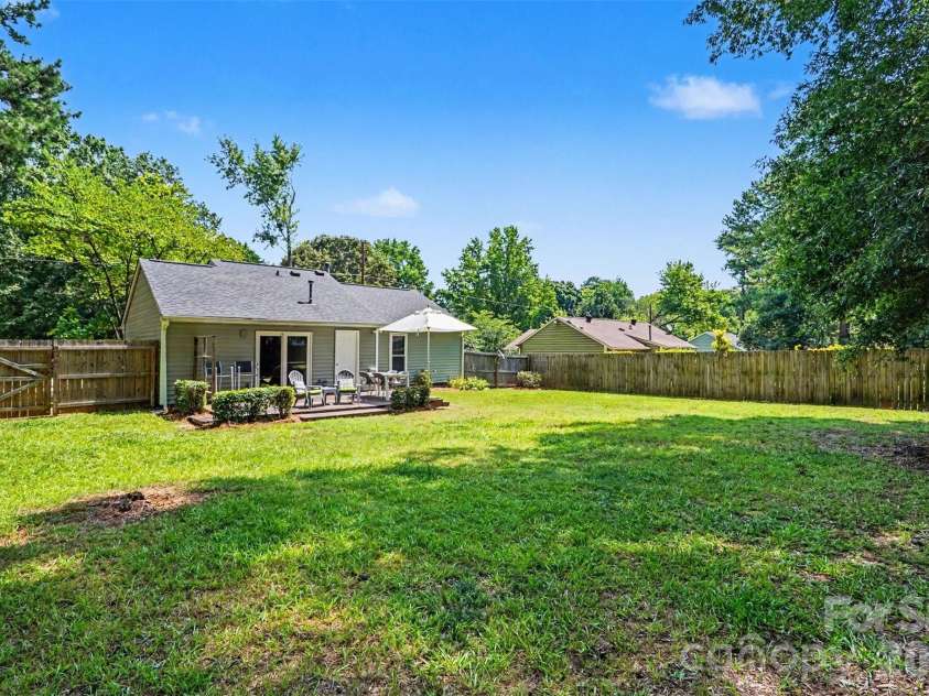 6008 Trysting Road, Charlotte, NC 28227.  MLS# CAR4396209, YatesRealty ID 37627. 