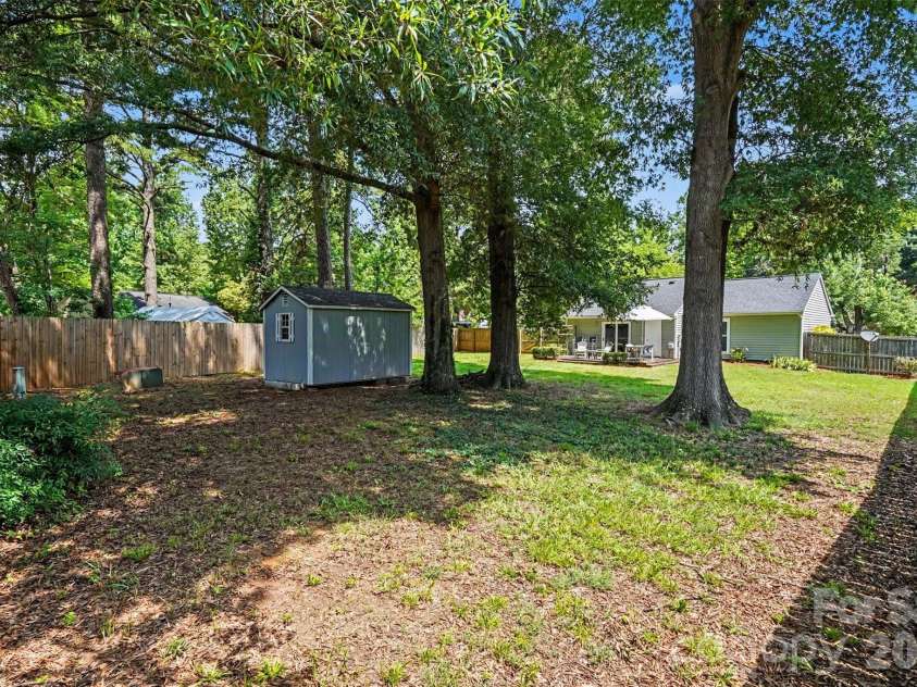 6008 Trysting Road, Charlotte, NC 28227.  MLS# CAR4396209, YatesRealty ID 37627. 