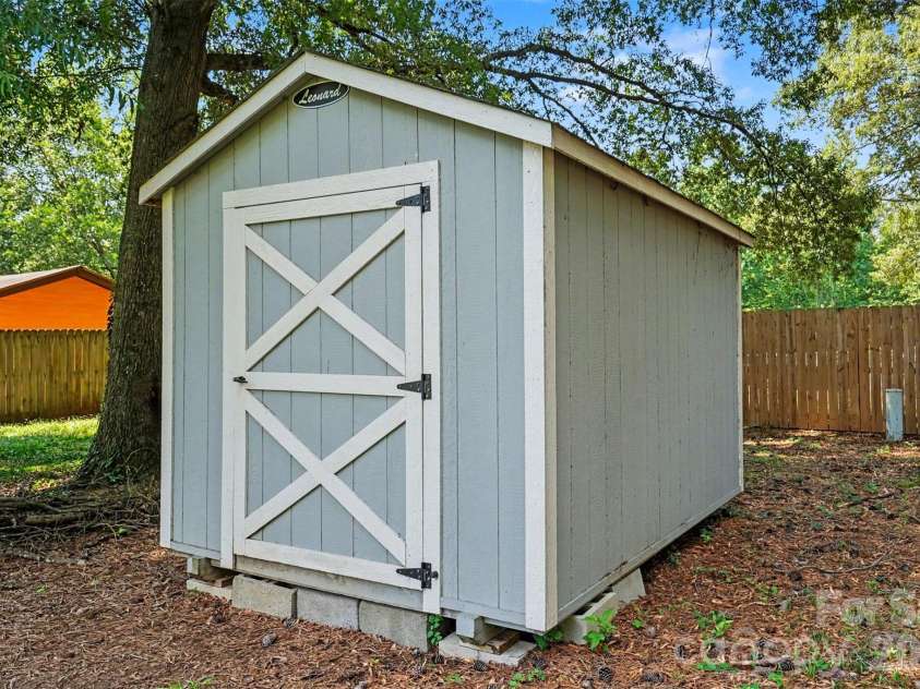 6008 Trysting Road, Charlotte, NC 28227.  MLS# CAR4396209, YatesRealty ID 37627. 